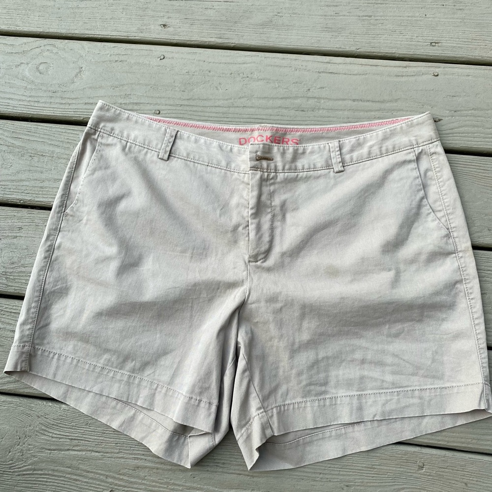 Dockers - Womanβs tan (stretch) shorts, Size: 20W